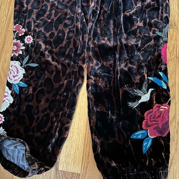 Johnny Was Junia Leopard print Velvet Floral joggers - Picture 2 of 5